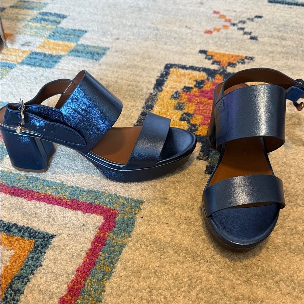 New Aerosoles sandals in metallic blue